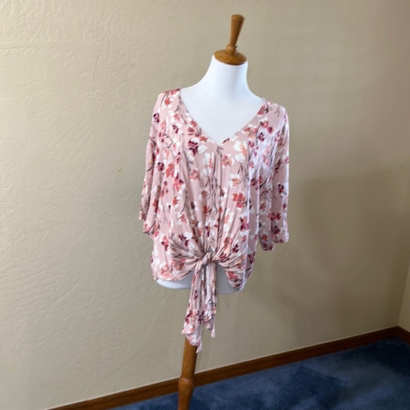 LUQ Pink floral blouse with ties - Picture 2 of 7